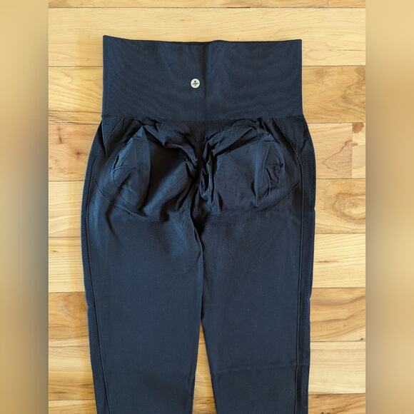 New Halara Seamless Leggings Size Medium - Picture 6 of 9